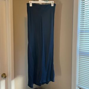 Zara - Navy satin slip skirt - Size S